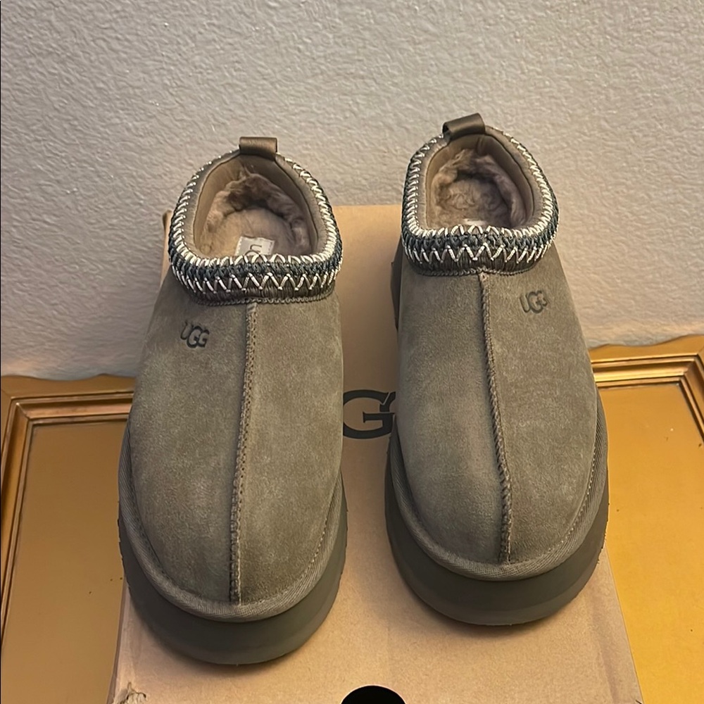 BRAND NEW UGG TAZZ!!!